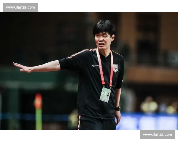 2015鲁能经典对决回顾与战术解析:绿茵赛场的攻防博弈 2015鲁能经典对决回顾与战术解析:绿茵赛场的攻防博弈